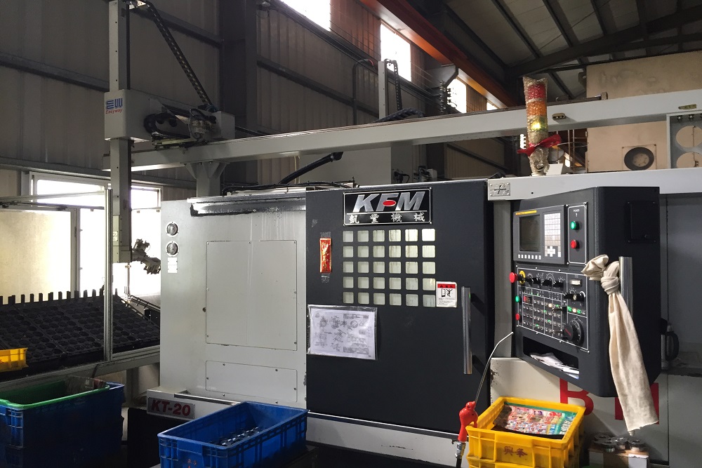 CNC車床(搭配自動手臂)